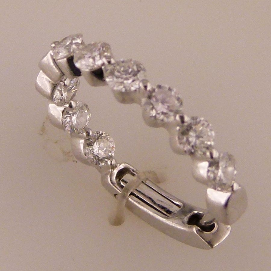 Single earring Kelly purchased
